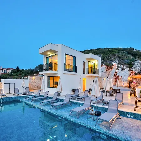 Lyxos Hotel *
