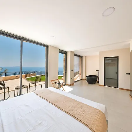 Lyxos Hotel *