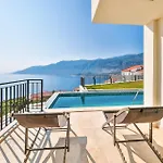 Hotel Lyxos *